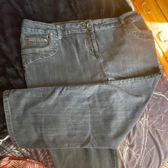 Women Jeans - Picture 2 of 4